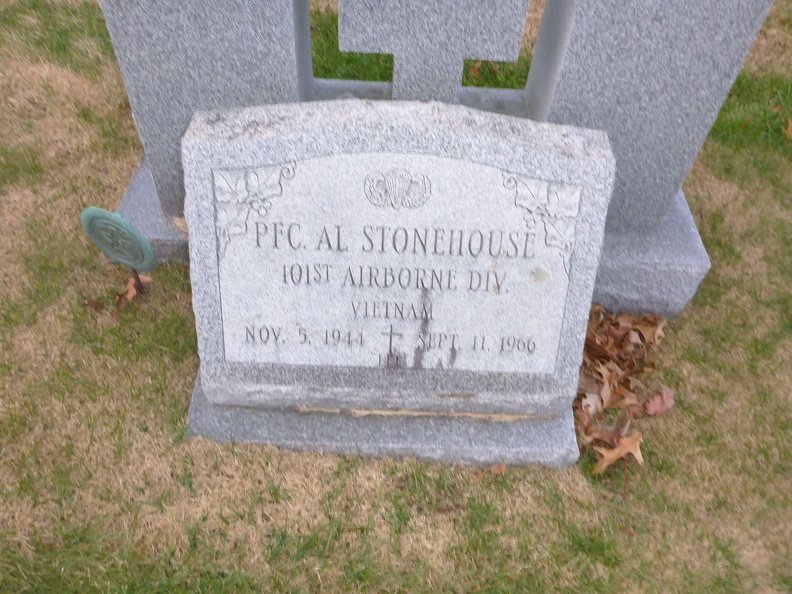 PFC Alfred L. Stonehouse Headstone | 101st Airborne Division Vietnam ...